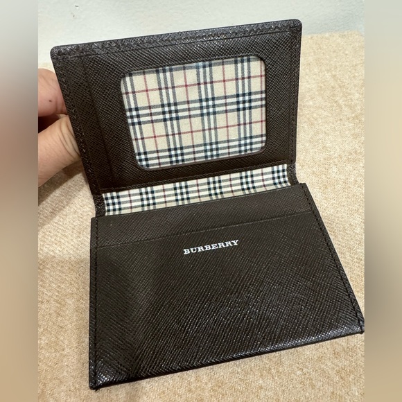BURBERRY Grayish Brown Leather Folding Card Case (Barely Used) - Picture 1 of 17